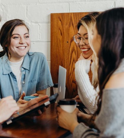 picture of women in a coffee shop